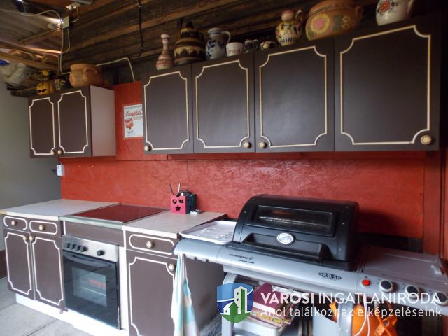 Igényes családi ház plusz 3 db. apartman!