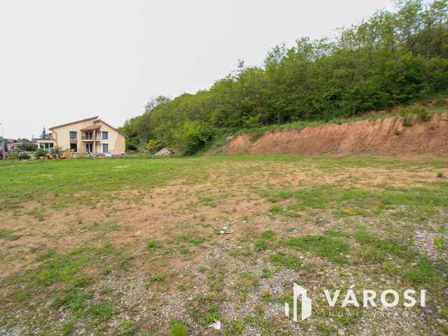 Pécskő út végén építési telek eladó!