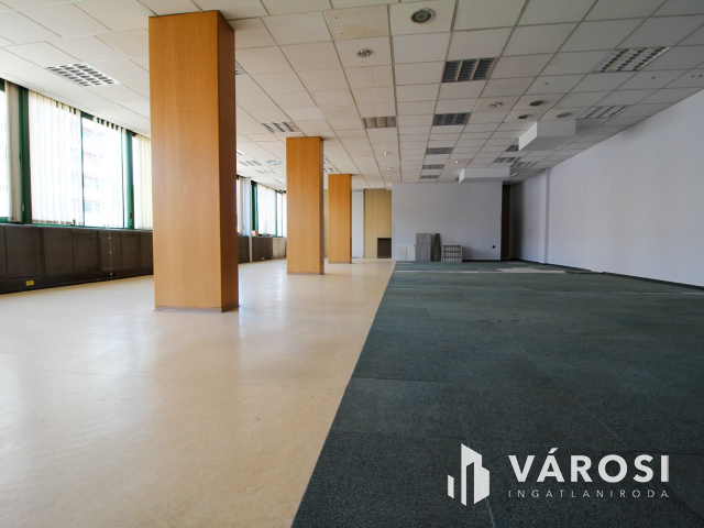 OTP mellett utcai bejárttal rendelkező iroda kiadó!