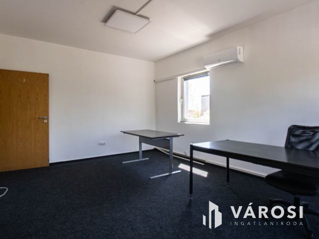 ELADÓ ipari ingatlan 4 db lakással és 2 db műhellyel!