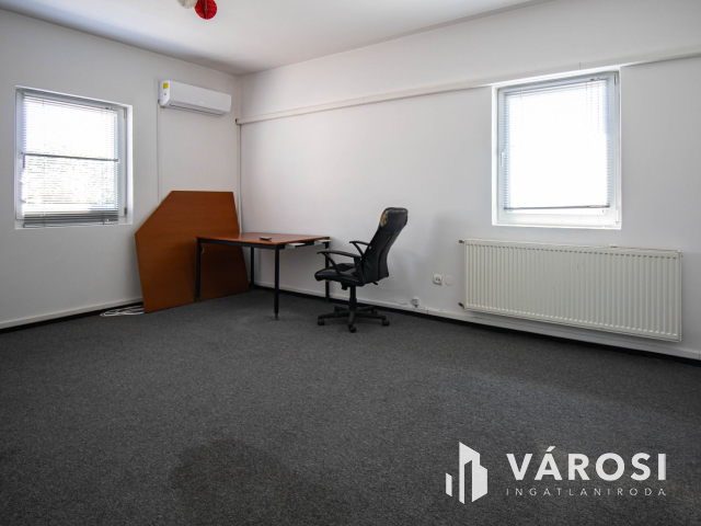 ELADÓ ipari ingatlan 4 db lakással és 2 db műhellyel!