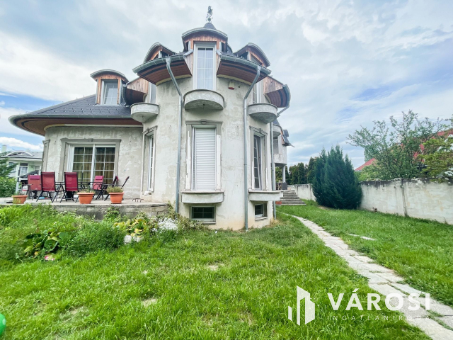 Eladó Kastély Siófokon!