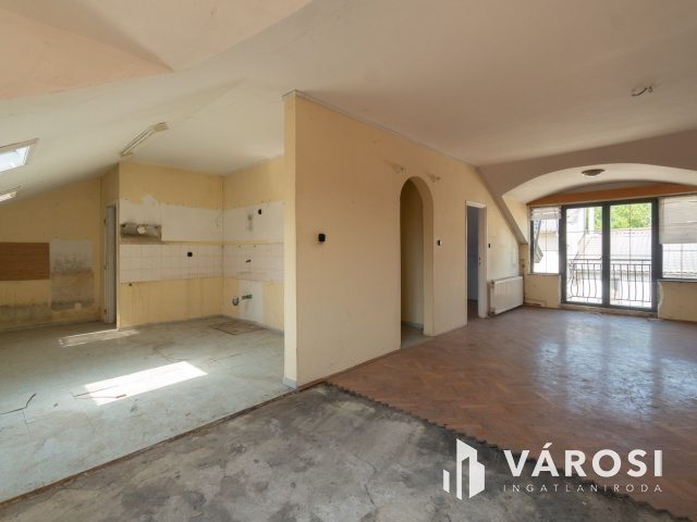 Siófok belvárosában a főtéren 591 nm lakóterű ingatlan eladó