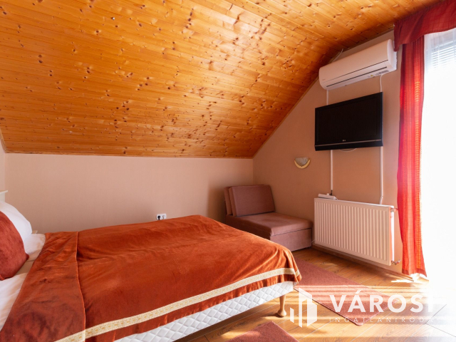 Eladó 6 lakásos családi ház Siófokon