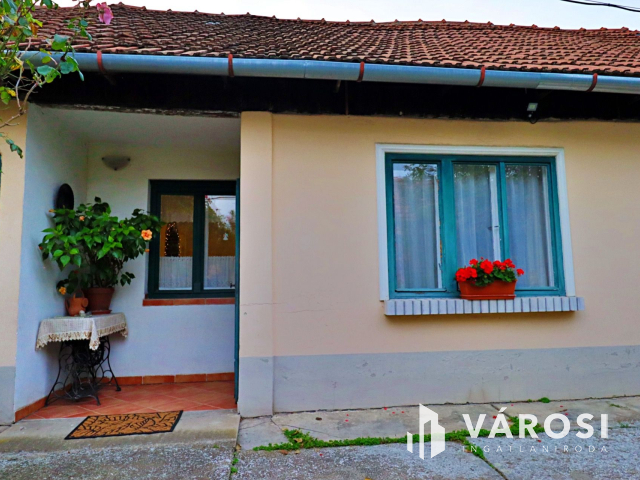 Belvároshoz közeli házrész, saját udvarral, kicsi rezsivel!