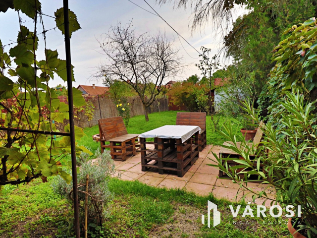 Belvároshoz közeli házrész, saját udvarral, kicsi rezsivel!