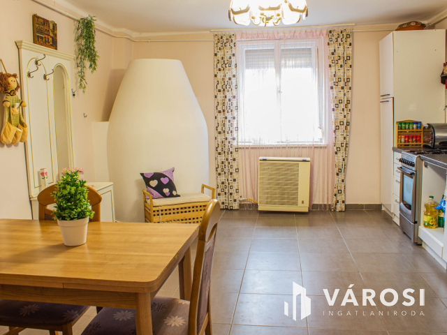 Béketelepi 2 generációs családi ház