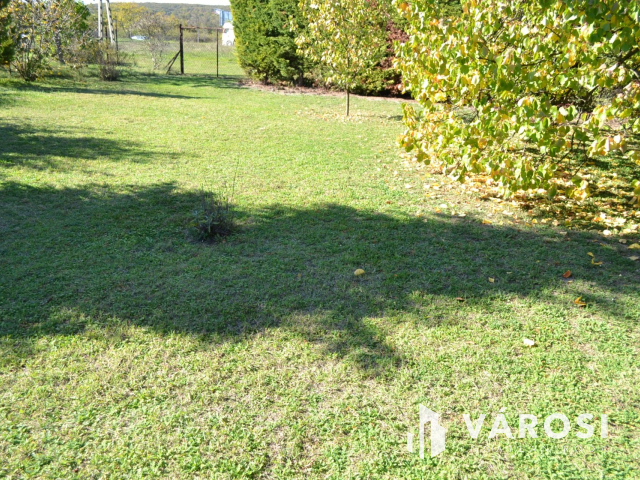 Baltonfüzfőn 700 m-re a Balaton parttól családi ház eladó!