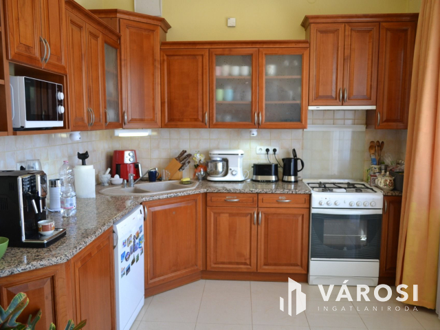 Baltonfüzfőn 700 m-re a Balaton parttól családi ház eladó!