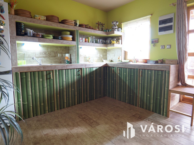 Balatonkeresztúron igényes nyaraló, 5 percre a strandtól!