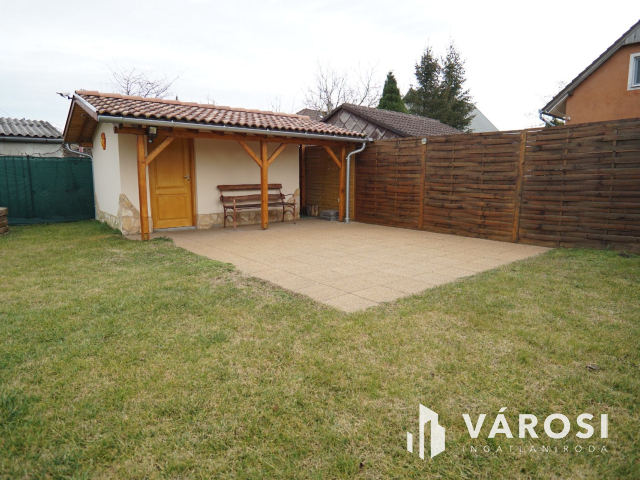 Balatonkeresztúron igényes nyaraló, 5 percre a strandtól!