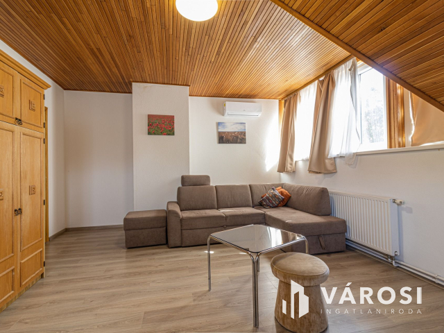 Zalakaroson 7 lakrészes apartmanház étteremmel együtt eladó!