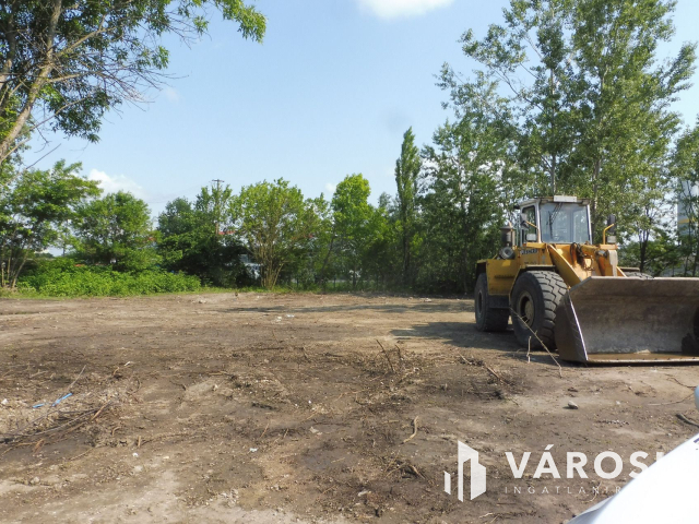 Mindenre alkalmas telephely eladó!