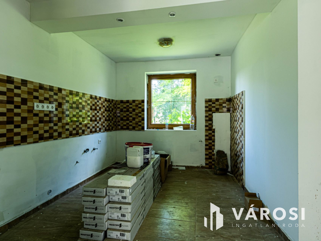 Felújított vályogház Kamut csendes kis utcájában