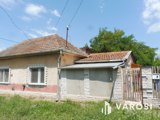 Szőregen természet közeli osztható sarki telek eladó.