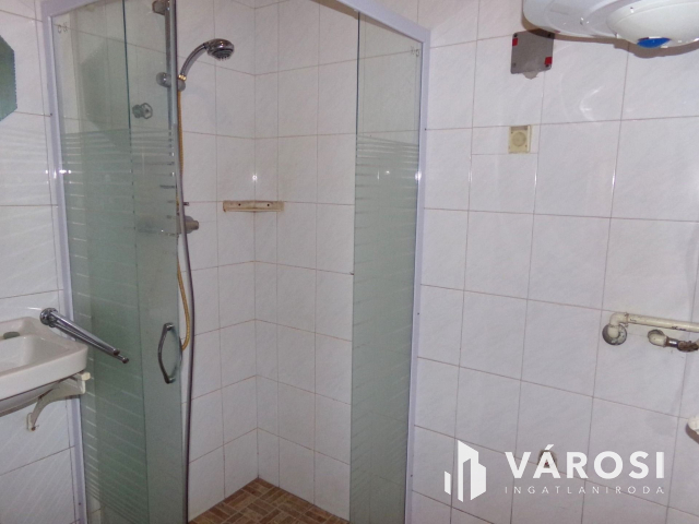 Ipari övezet szomszédságában üzleti lehetőség