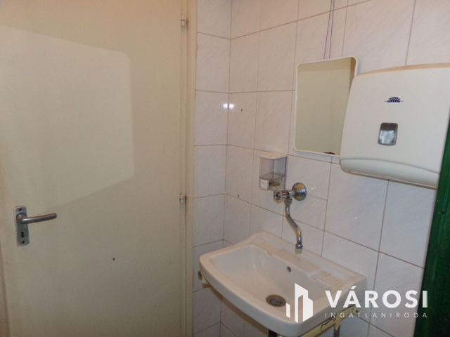 Ipari övezet szomszédságában üzleti lehetőség