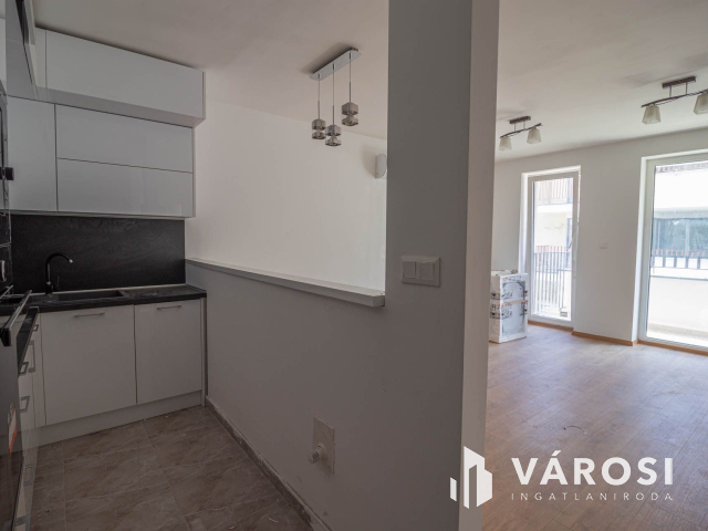 Kulcsrakész lakás Péterhegyen J-F-2