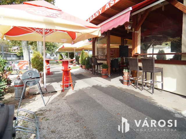 Bejáratott vendéglátóegység, felszereléssel együtt eladó!