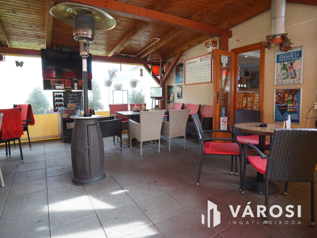 Bejáratott vendéglátóegység, felszereléssel együtt eladó!