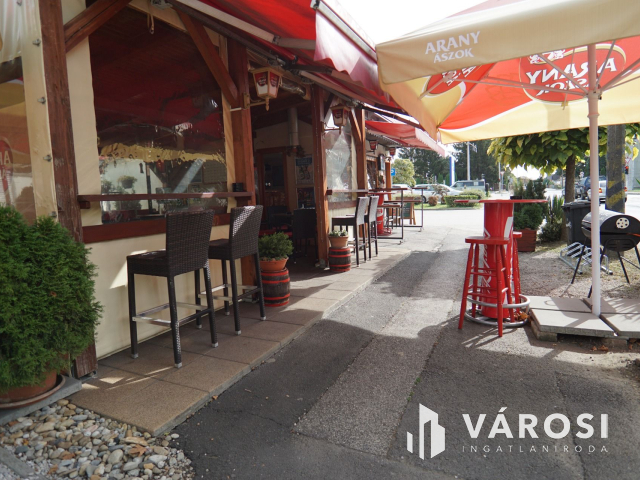 Bejáratott vendéglátóegység, felszereléssel együtt eladó!