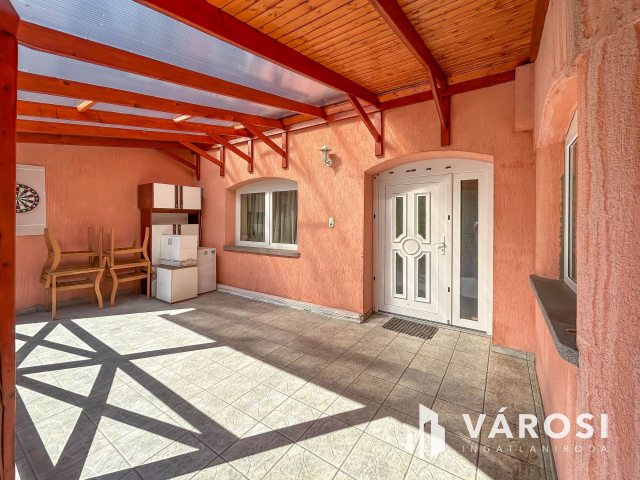 Egyedi stílusú 4 szobás családi ház