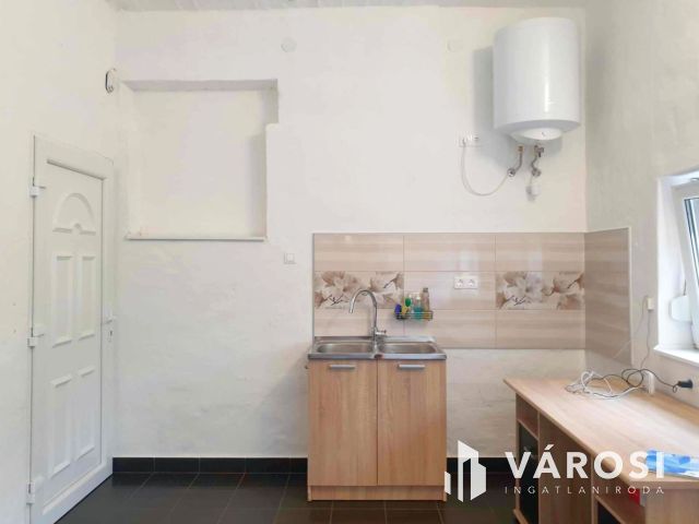 Működő állattartó farm berendezésekkel együtt eladó!