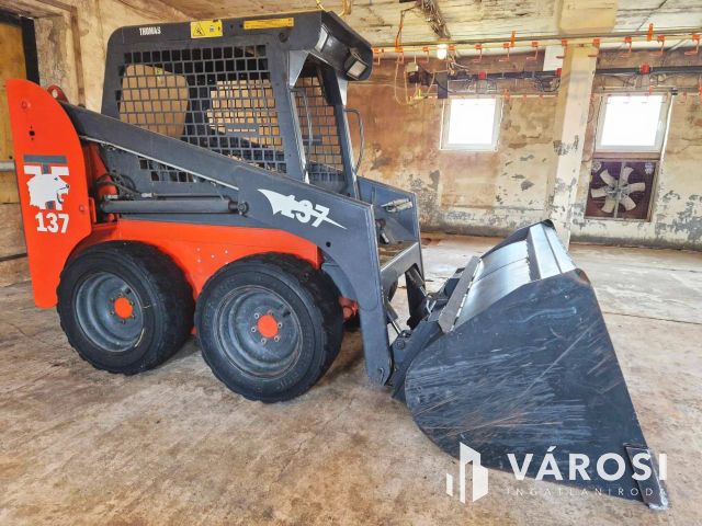 Működő állattartó farm berendezésekkel együtt eladó!