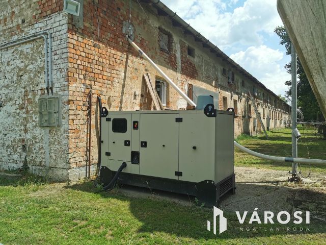 Működő állattartó farm berendezésekkel együtt eladó!