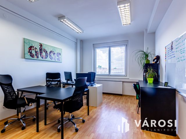 Kiadó 54 m2 alapterületű iroda modern irodaházban