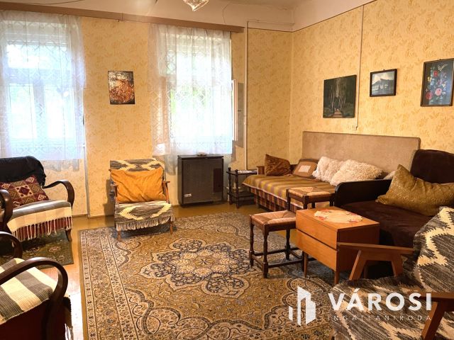 Eladó ház Szarvason üzlethelyiséggel