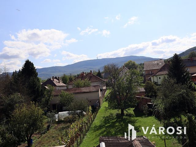 Nagy családi ház Parád központjában