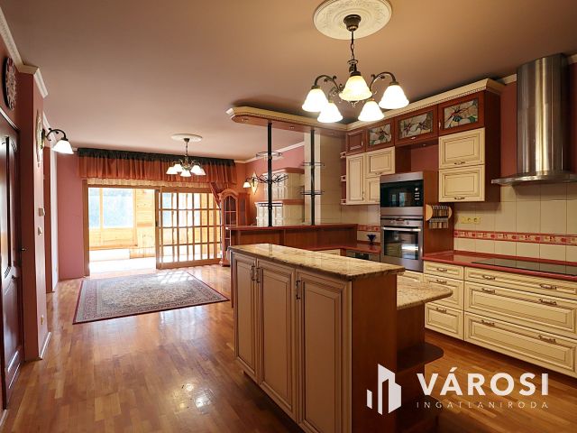 Parádon több generációs családi ház eladó