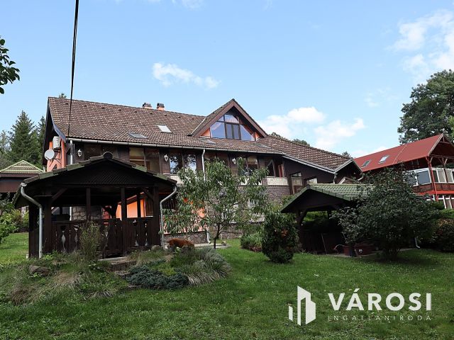 Parádon több generációs családi ház eladó