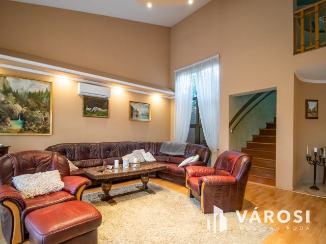 Otthonos álomház a Ráchegyen