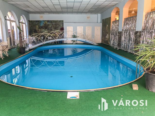 Eladó 2300 m2-es hotel a 16. kerületben