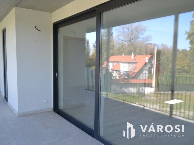 Tihanyi lakás "csak 50 m -re a Balatonparttól? "