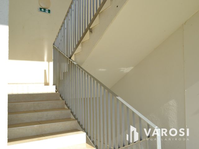 Tihanyi lakás "csak 50 m -re a Balatonparttól? "