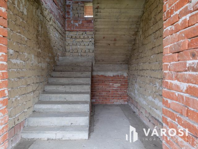 Szerkezetkész öko szálláshely Újirázon