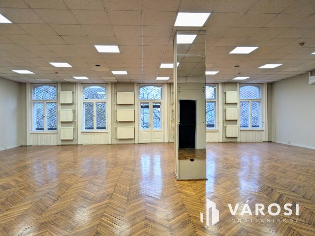 Belvárosi  2 szintes üzlethelyiség kiadó!