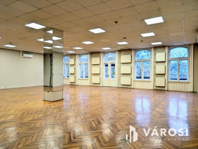 Belvárosi  2 szintes üzlethelyiség kiadó!