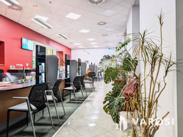 Békéscsaba szívében történelmi épület számtalan lehetőséggel