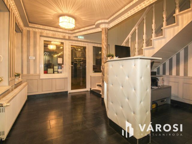 Eladó háromszintes vendéglátó egység Szegeden