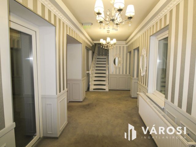 Eladó háromszintes vendéglátó egység Szegeden