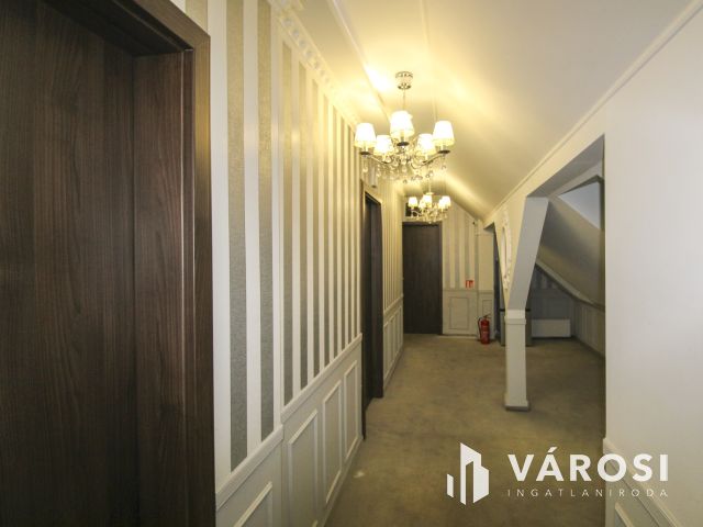 Eladó háromszintes vendéglátó egység Szegeden