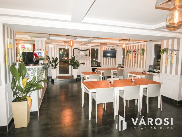 Háromszintes hotel, üzemeltetővel együtt eladó!