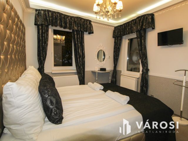 Háromszintes hotel, üzemeltetővel együtt eladó!