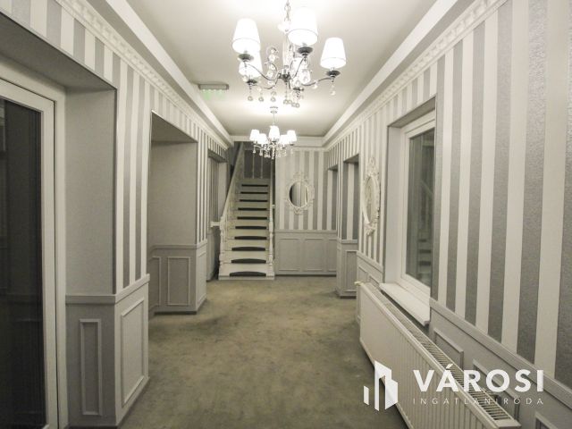 Háromszintes hotel, üzemeltetővel együtt eladó!