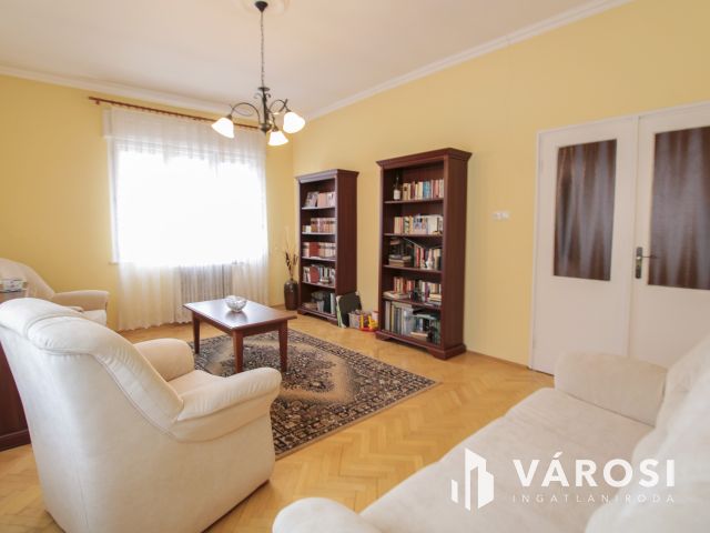 Kényelmes és praktikus: két szintes családi ház eladó