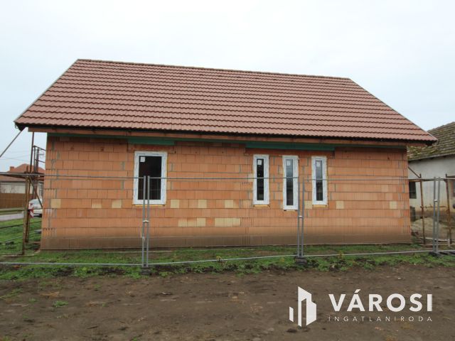 Kertes lakás Mindszenten